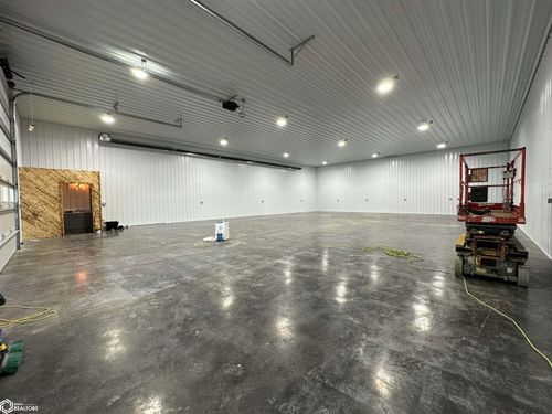 21 11th Ave W, Albia, IA, 52531-2651 | Card Image