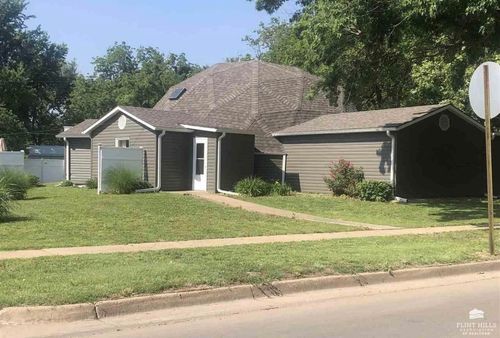 1207 W 1st St, Abilene, KS, 67410-3821 | Card Image