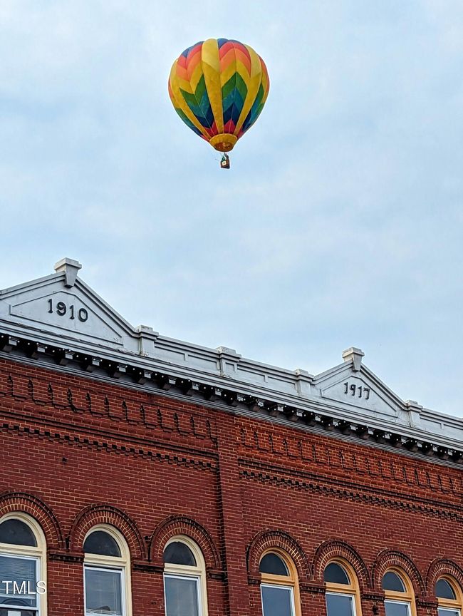 BALLOON OVE OFFICE | Image 13