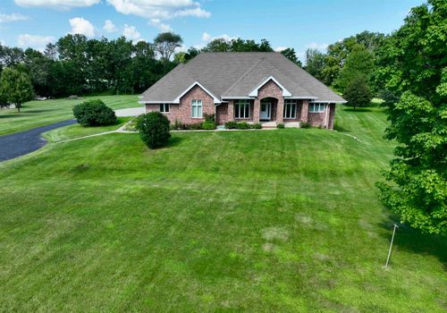 5522 N County Road F, Janesville, WI, 53545-8940 | Card Image