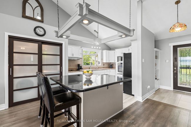 4350 Armitage Ave, House other with 3 bedrooms, 2 bathrooms and 6 parking in Dunrobin ON | Image 5