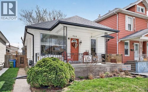 924 Marentette Avenue, Windsor, ON, N9A2A3 | Card Image