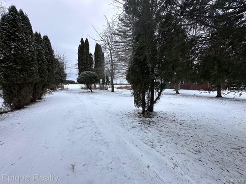 9 Livingston St, Yale, MI, 48097-3315 | Card Image