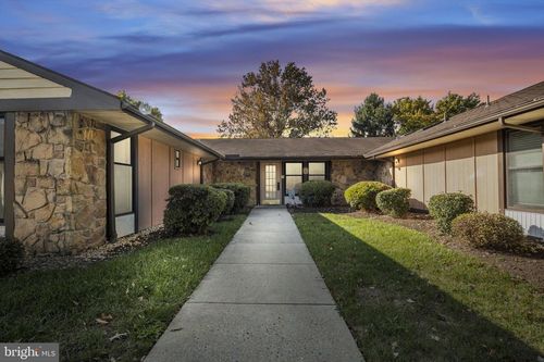 15 Abbey Ct, CARLISLE, PA, 17015-4384 | Card Image