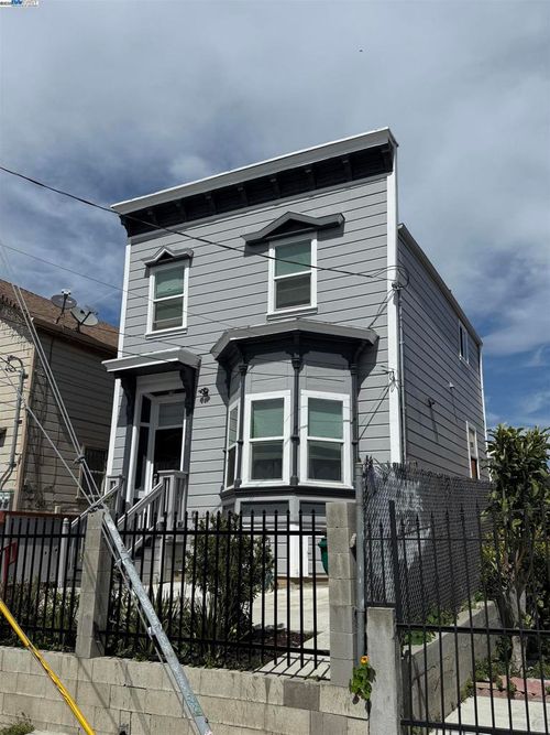 1130 E 11th St, Oakland, CA, 94606-4309 | Card Image