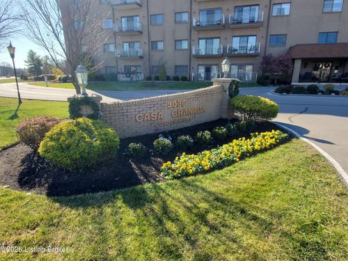 527-3-3030 Breckenridge Ln, Louisville, KY, 40220-2177 | Card Image