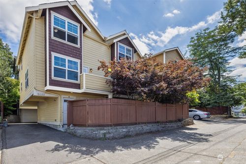 b-5033 12th Ave Ne, Seattle, WA, 98105-4306 | Card Image