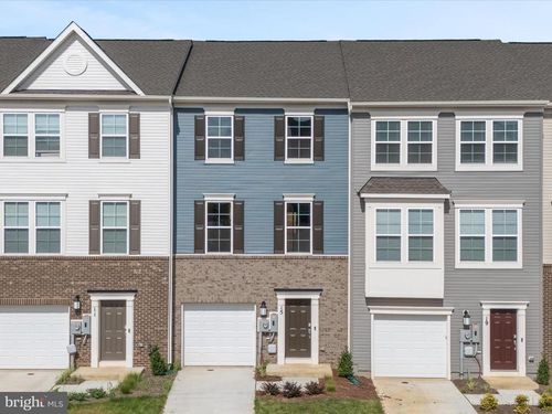 15 Winterplace Dr, CHARLES TOWN, WV, 25414-6063 | Card Image