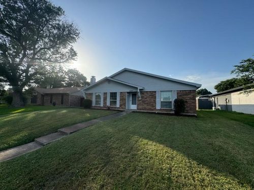 2221 Ridgedale Dr, Carrollton, TX, 75006-7749 | Card Image
