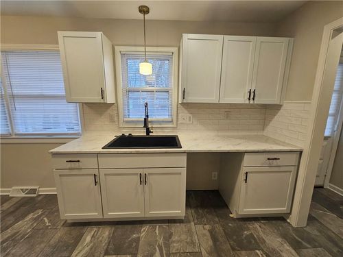 109 Sw Walnut St, Lee's Summit, MO, 64063-2245 | Card Image