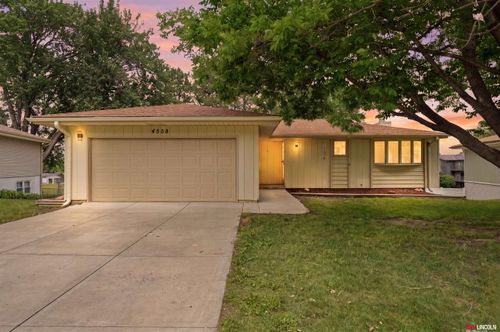 4508 Hallcliffe Rd, Lincoln, NE, 68516-2146 | Card Image