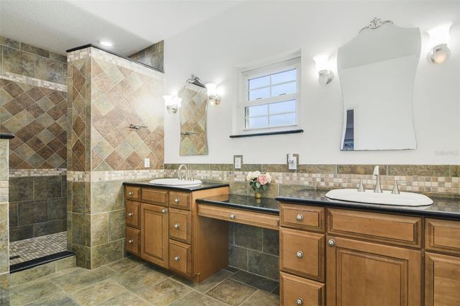 Primary en-suite bath. | Image 12