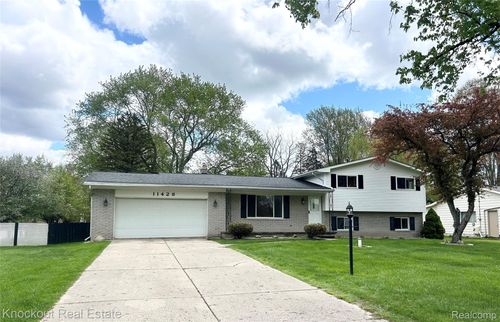11428 Runnells Dr, Clio, MI, 48420-8265 | Card Image