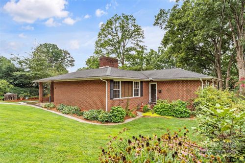 213 W Park Dr, Morganton, NC, 28655-4217 | Card Image