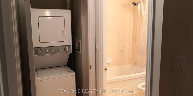 1203 - 88 Promenade Cir, Condo with 2 bedrooms, 1 bathrooms and 1 parking in Thornhill ON | Image 5