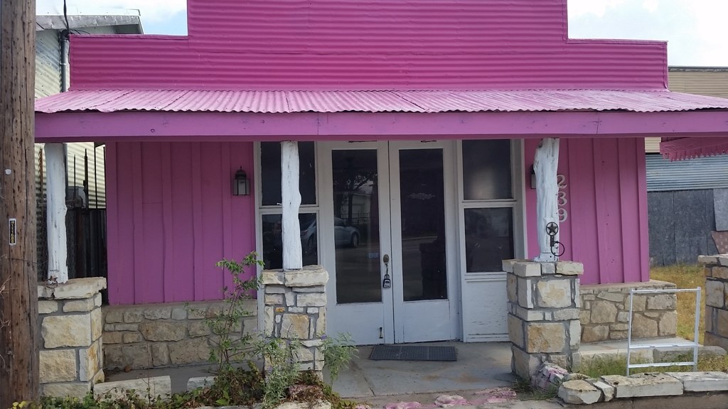 239 E Vaughan St, Bertram, TX 78605