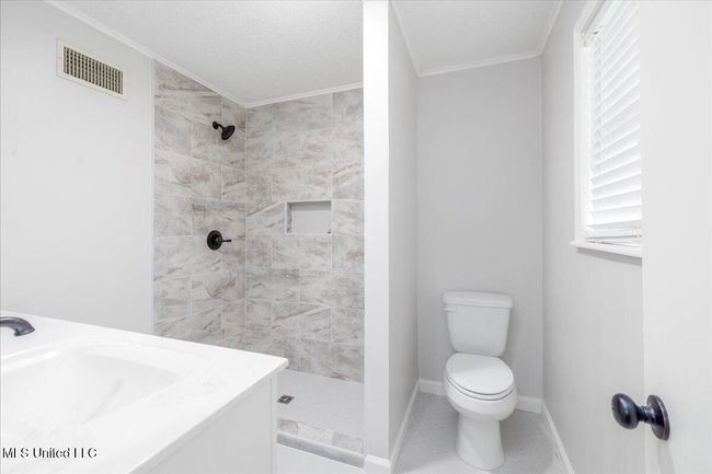 28-primary bath | Image 24