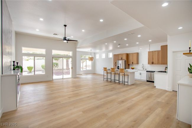 10405 Junction Hill Dr, Townhouse with 2 bedrooms, 2 bathrooms and null parking in Las Vegas NV | Image 5