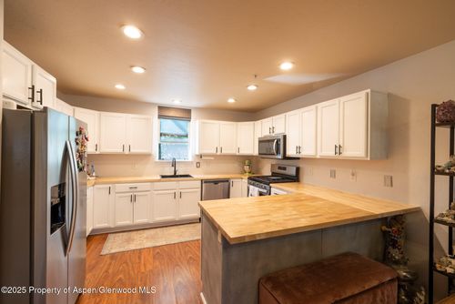 614 Lakeside Dr, Basalt, CO, 81621-9403 | Card Image