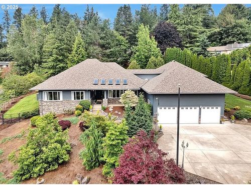 11299 Se Valley View Ter, Happy Valley, OR, 97086-9715 | Card Image