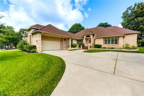 105 April Waters Dr N, Montgomery, TX, 77356-8826 | Card Image