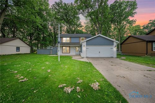 204 Hickory St, Swanton, OH, 43558-1125 | Card Image