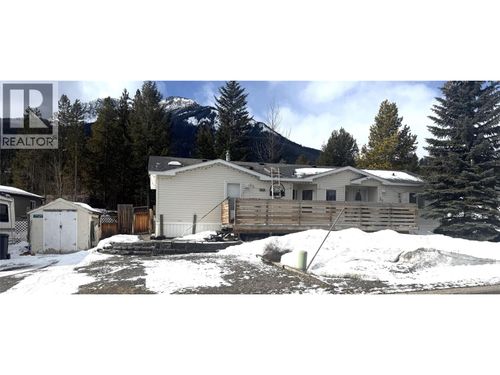 17 Deerborne Dr, Elkford, BC, V0B1H0 | Card Image