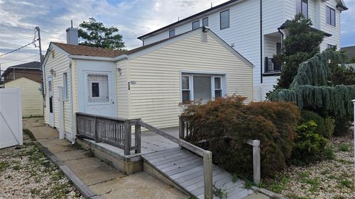 724 E Park Ave, Long Beach, NY, 11561-2605 | Card Image