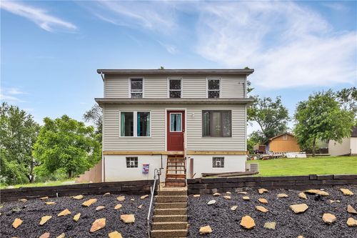 31 Penn St, Manor, PA, 15665-9738 | Card Image