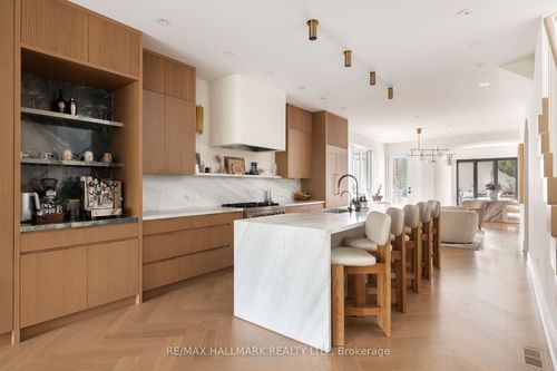 18 Foxley St, Toronto, ON, M6J1R1 | Card Image