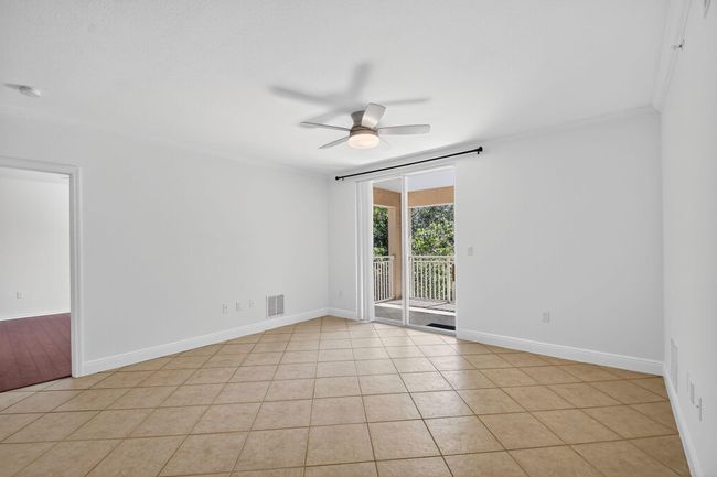 APT-304 - 6511 Emerald Dunes Dr, Condo with 2 bedrooms, 2 bathrooms and null parking in West Palm Beach FL | Image 14