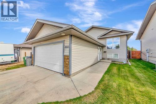 2013 46 Ave, Lloydminster, SK, S9V0Z6 | Card Image