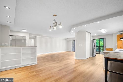 601-5904 Mount Eagle Dr, ALEXANDRIA, VA, 22303-2537 | Card Image