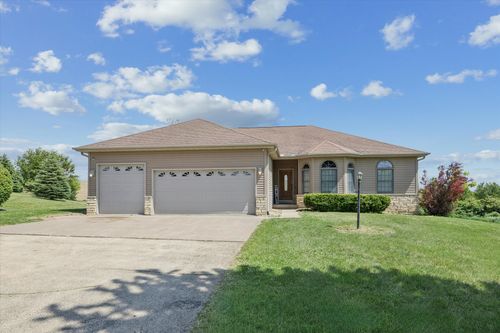 3067 Valley View Ct, Clinton, IA, 52732-9449 | Card Image