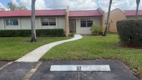 425 Lake Helen Dr, West Palm Beach, FL, 33411-2278 | Card Image