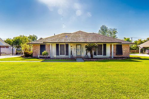 113 Nottingham Trl, Houma, LA, 70360-7905 | Card Image