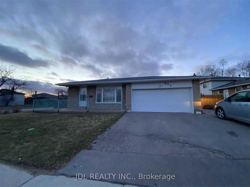 lower-857 Westlock Rd, Mississauga, ON, L5C1K7 | Card Image