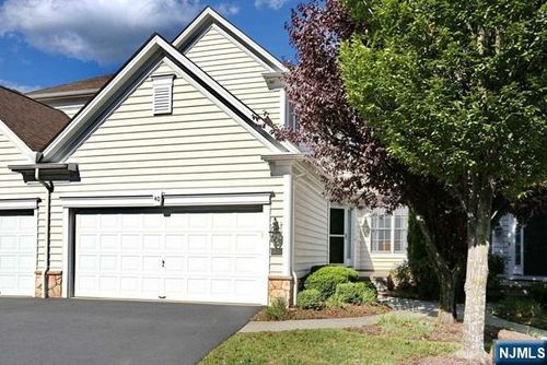 40 Mulberry Ct, Paramus, NJ, 07652-1360 | Card Image