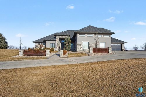 8800 N Kiwanis Ave Avenue, Sioux Falls, SD, 57107 | Card Image