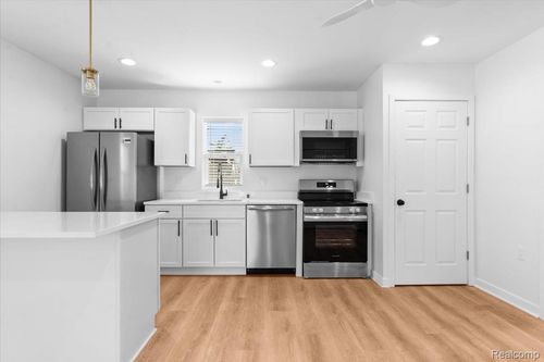 1440 Lakepointe St, Grosse Pointe Park, MI, 48230-1081 | Card Image