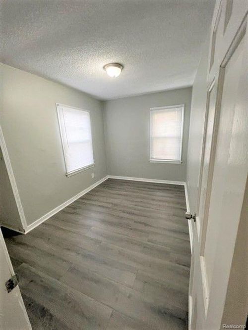 11306 Hupp Ave, Warren, MI, 48089-3731 | Card Image