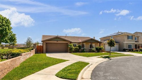 279 Alverstone St, Hemet, CA, 92543-8744 | Card Image