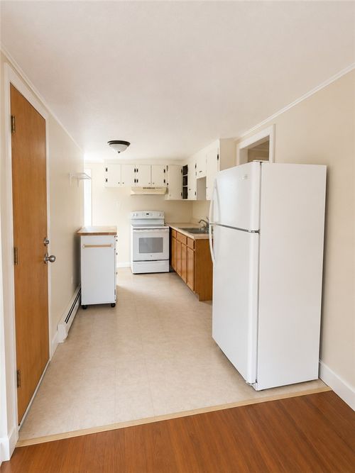 2-r-1187 1187 Putnam Pike, Glocester, RI, 02814 | Card Image