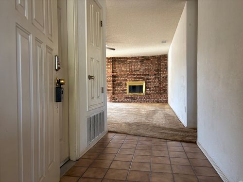 1401 W Caprock St, Hobbs, NM, 88240-1070 | Card Image