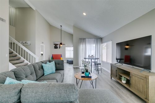 6585 Minton Ct, Las Vegas, NV, 89103-3118 | Card Image