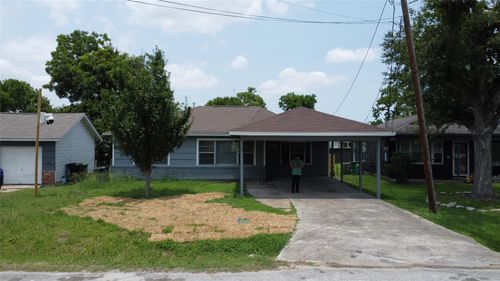 4215 East Ln, Houston, TX, 77026-3735 | Card Image