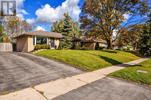 74 Rose St, Barrie, ON, L4M2T2 | Card Image