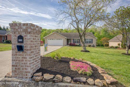6124 Rivers Run Dr, Knoxville, TN, 37914-9596 | Card Image