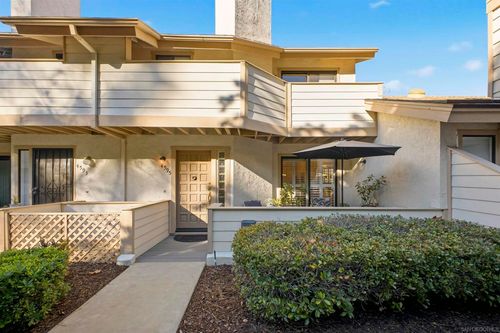 4595 Chateau Dr, San Diego, CA, 92117-2946 | Card Image