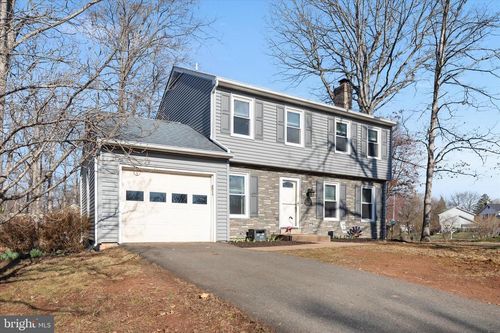 10245 Battlefield Dr, MANASSAS, VA, 20110-6051 | Card Image